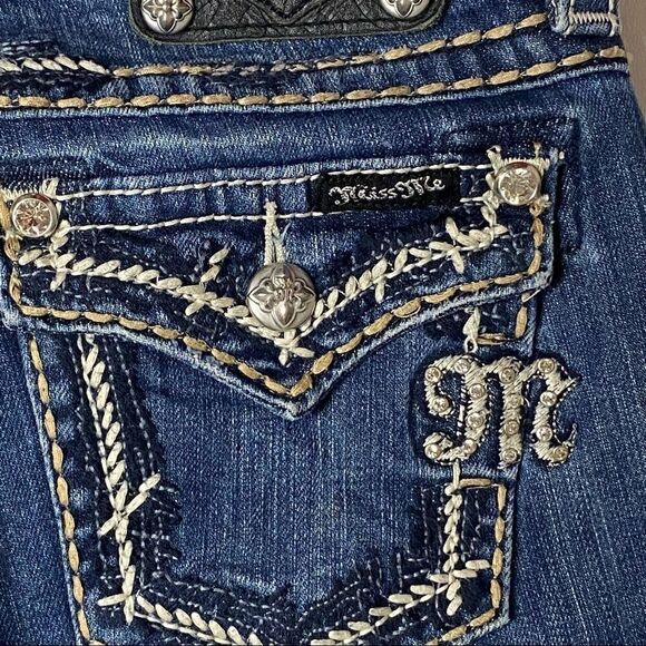 Miss Me | Factory Distressed Cropped Jeans - Picture 8 of 9